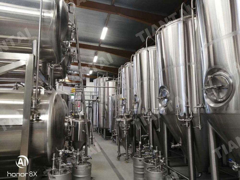 <b>La Fabrique du Faubourg (Bieres Georges) - 40 HL Beer Brewery in France</b>